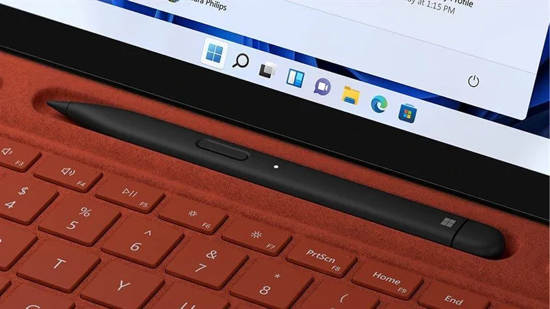 surface-slim-pen-2-3-1 Đèn trên Slim Pen màu trắng là bút đang hoạt động bình thường